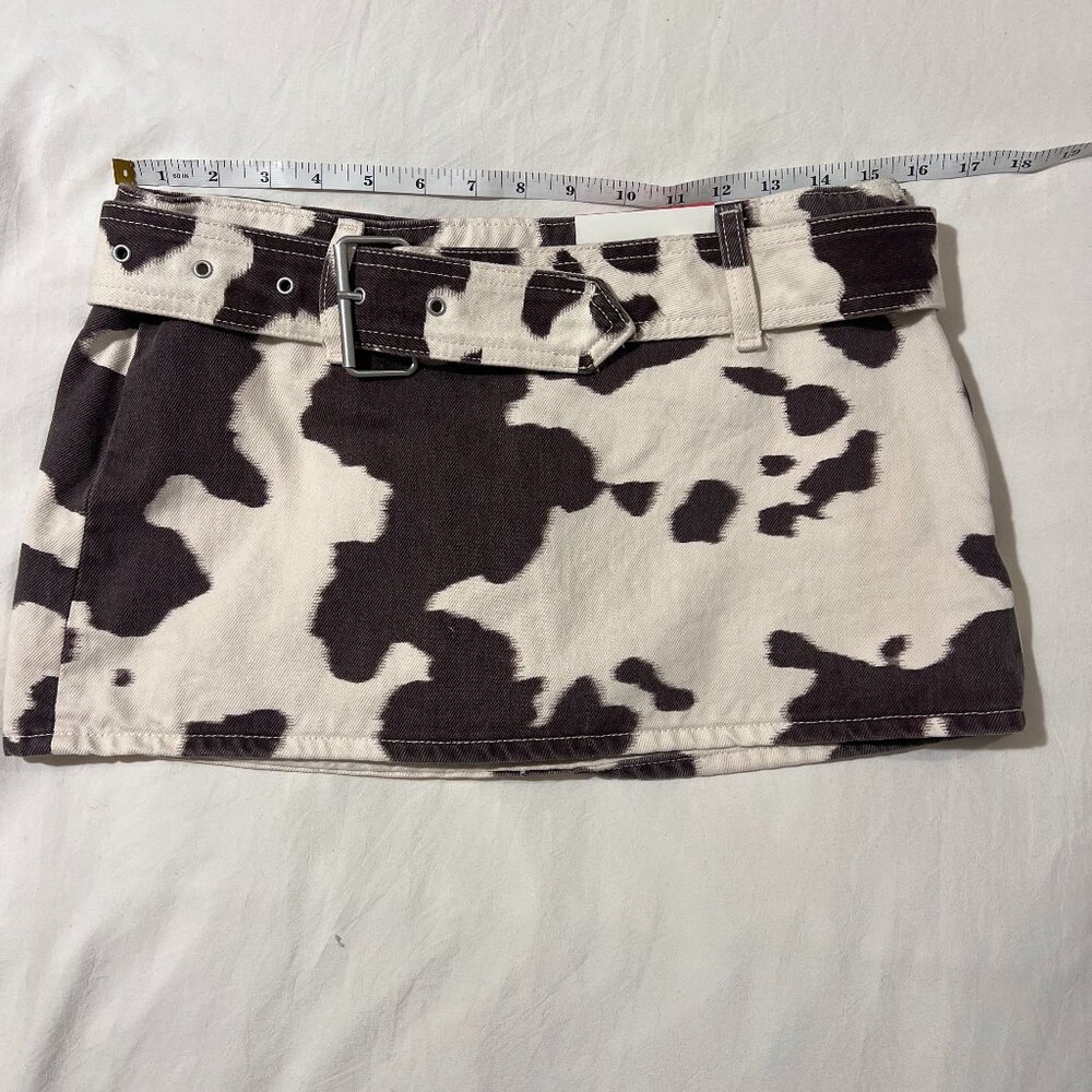 NWT A&F Low Rise Belted Denim Mini Skort in Cow Print size 26 / 2 - Picture 2 of 16
